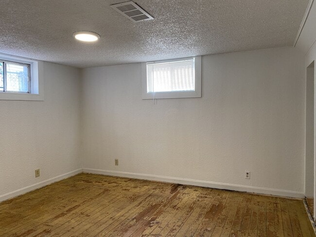 Building Photo - 2 Bed / 2 Bath Home - Close to UNC