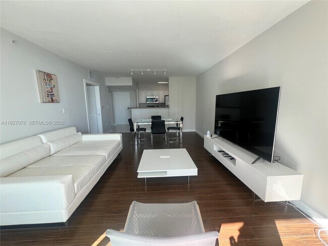 Building Photo - 1155 Brickell Bay Dr