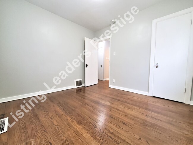 Building Photo - 2BD/1BA Recently Renovated Home In Gary