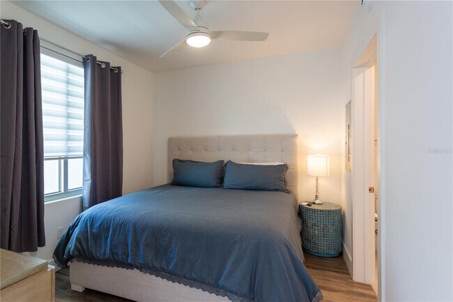 Building Photo - 1709 N Tamiami Trl