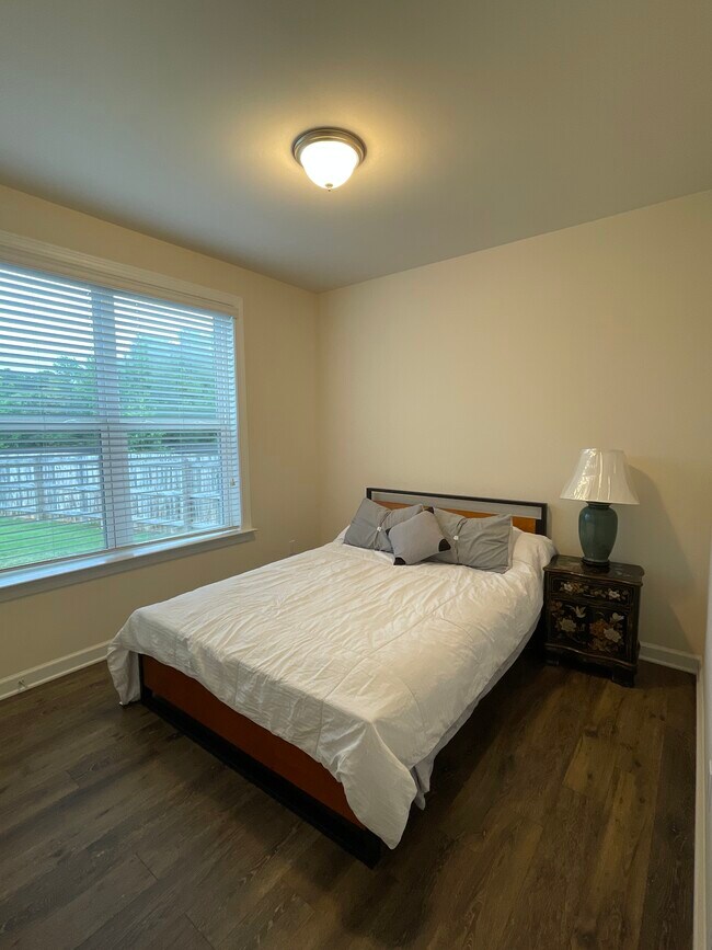 Building Photo - 1013 Travern Dr