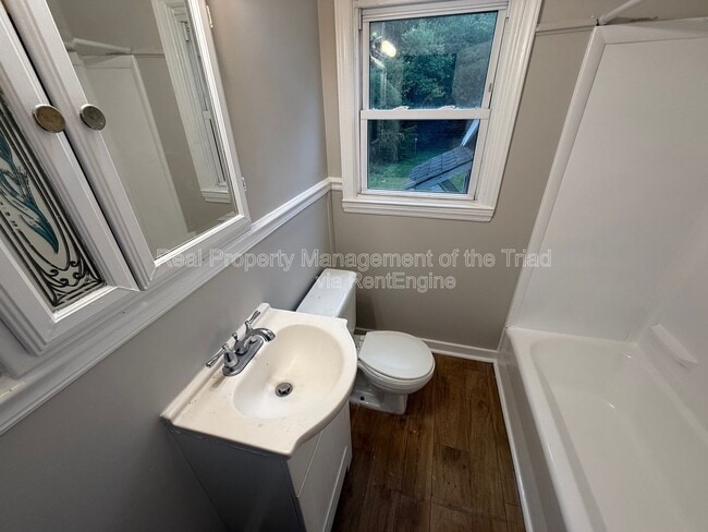 Building Photo - 903 Willard St
