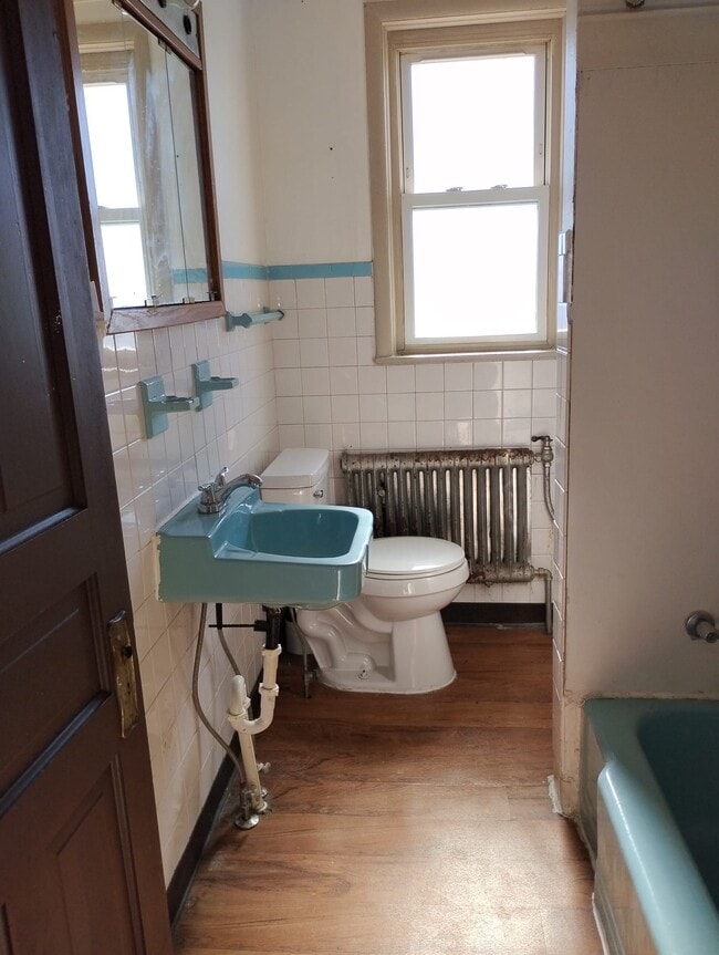 Building Photo - 370 S Poplar St