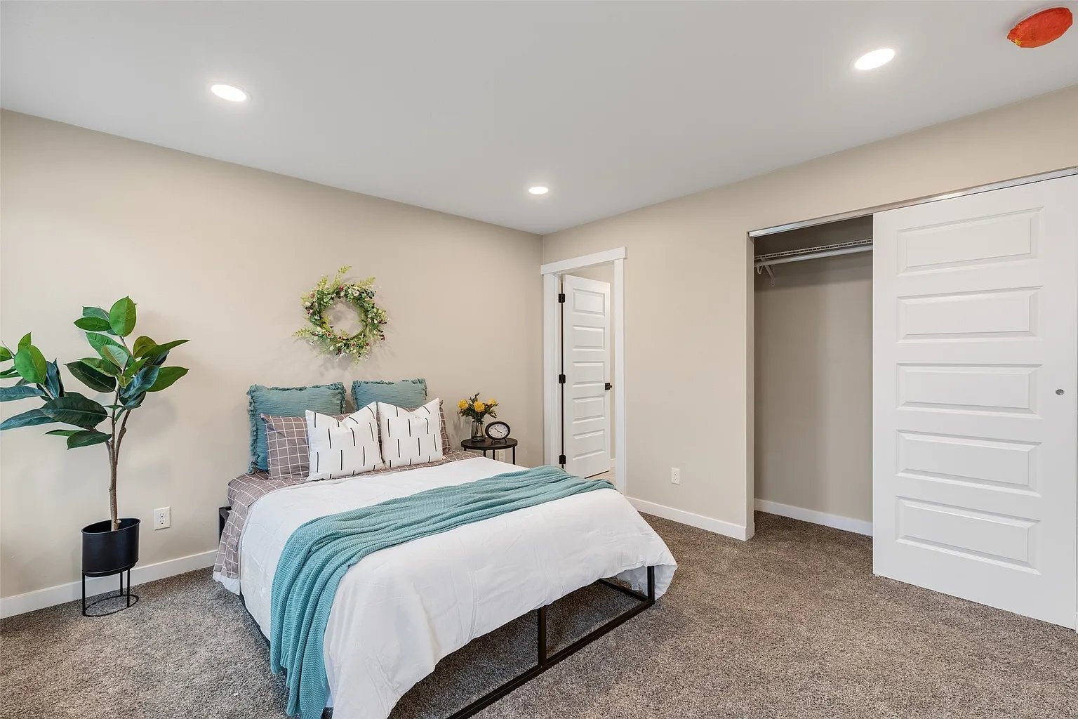 Building Photo - 2506-2508 Castle Pines Dr