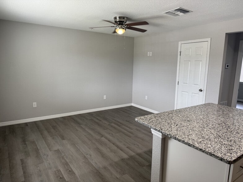 Building Photo - 1925 Avenue O SW