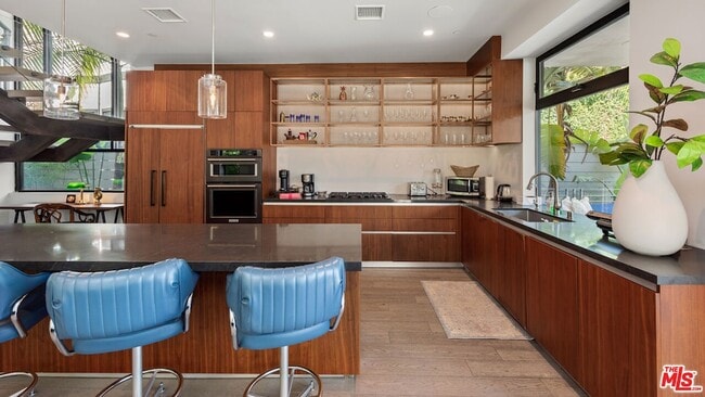 Building Photo - 1724 N Sierra Bonita Ave