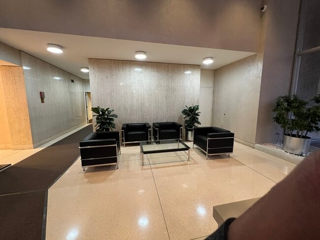 Building Photo - 70 W Burton Pl