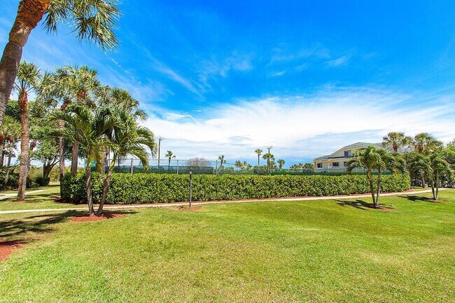 Building Photo - 275 Palm Ave