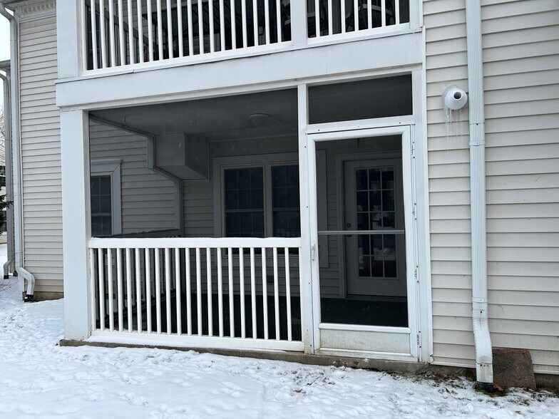 Building Photo - 2269 S Main St