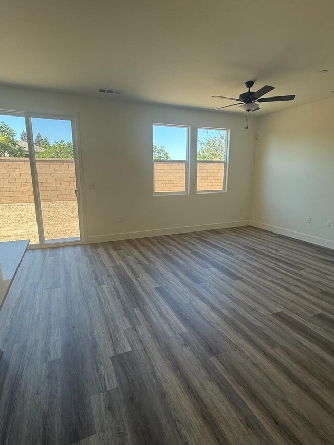 Building Photo - 2315 N Julieann St