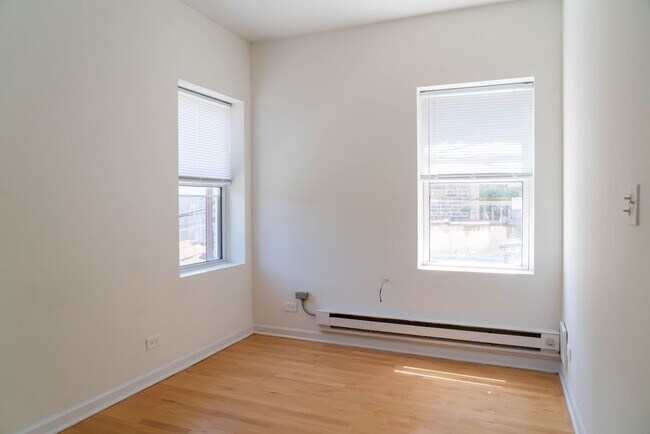 Building Photo - Uptown / Buena Park - 1 Bed / 1 Bath - Out...