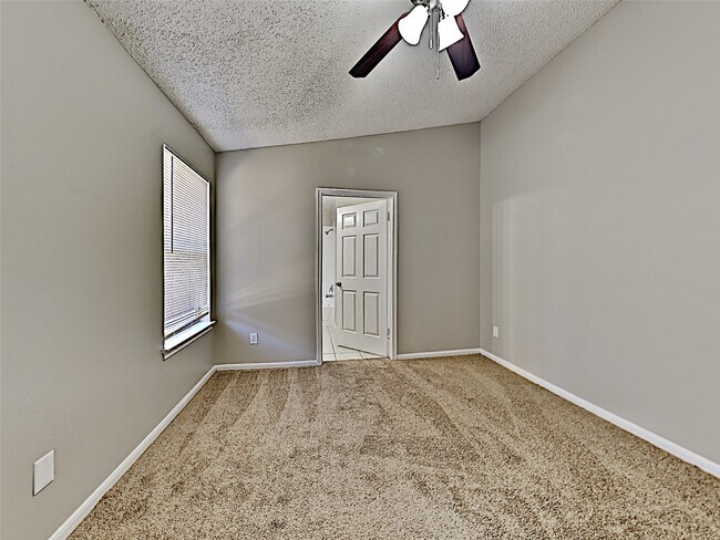 Building Photo - 3215 Boynton Dr
