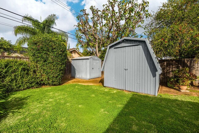 Building Photo - Desirable Fullerton Home 4 Bed 2 Bath w/ Pool & Jacuzzi