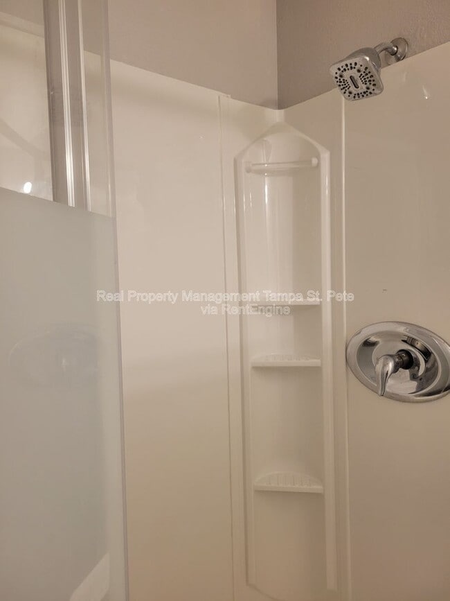 Building Photo - 402 W Amelia Ave