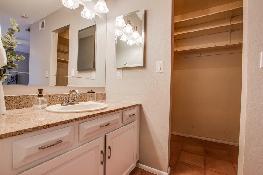 Building Photo - 9530 E Baker St