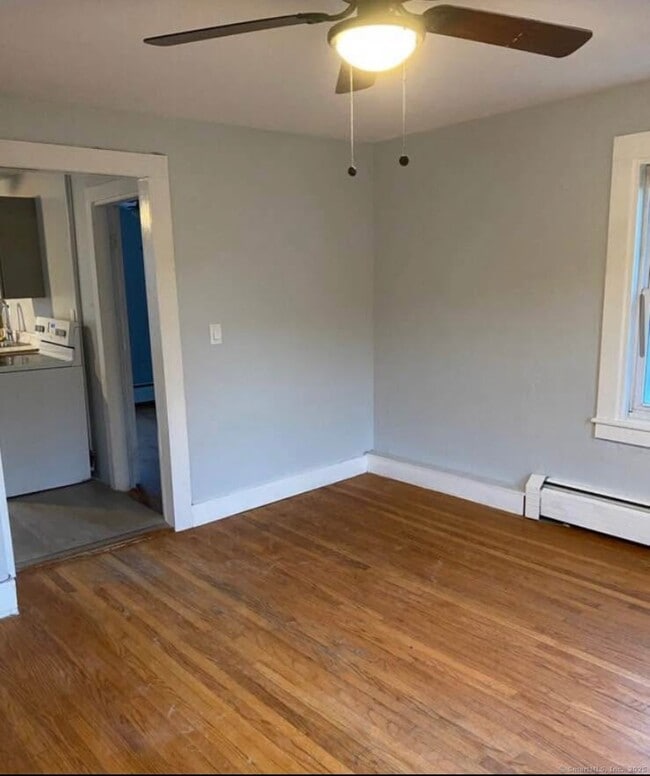 Building Photo - 290 Maple Ave