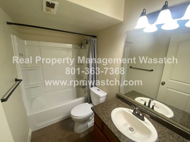 Building Photo - Come See This Great 2 Bedroom 1 Bath Condo In Salt Lake City!