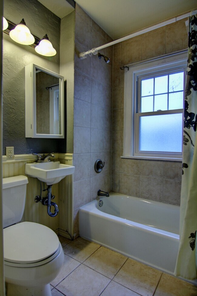 Main floor full bath - 5427 Xerxes Ave S