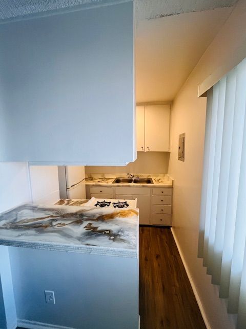 Building Photo - 1260 Beachwood Dr