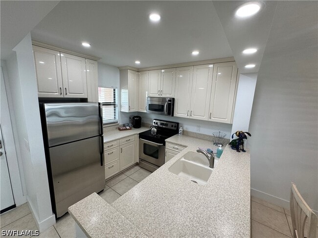 Building Photo - 801 River Point Dr