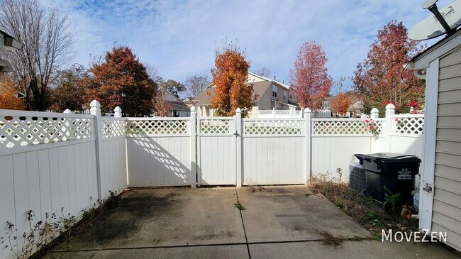 Building Photo - 213 Spring Gardens Drive