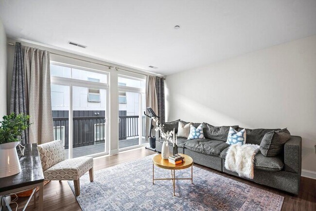 Building Photo - 1905 N Water St