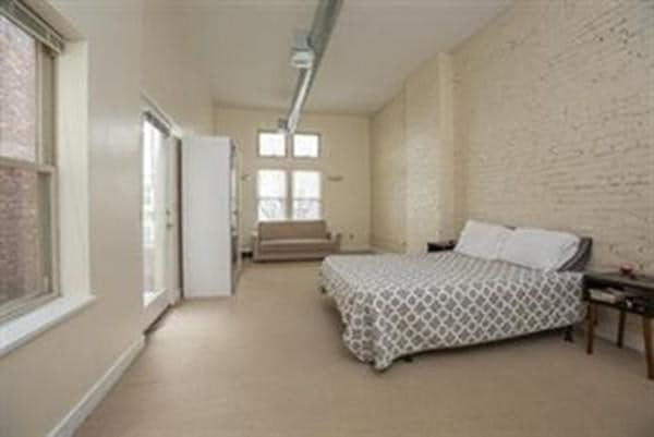 Building Photo - 296 Meridian St