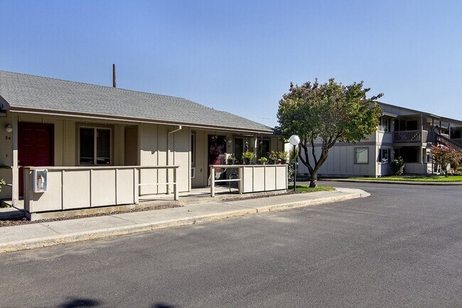 Building Photo - 1220 W 8th St