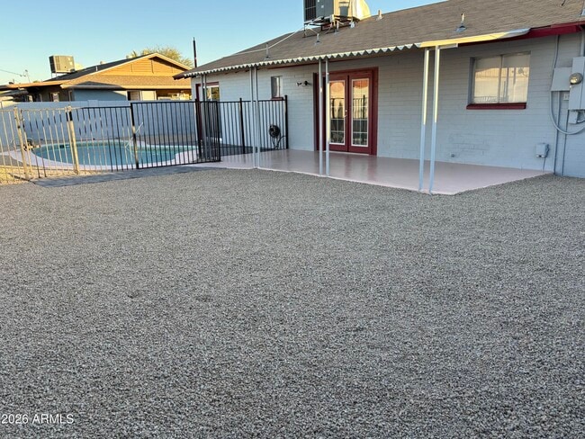 Building Photo - 5440 W Virginia Ave