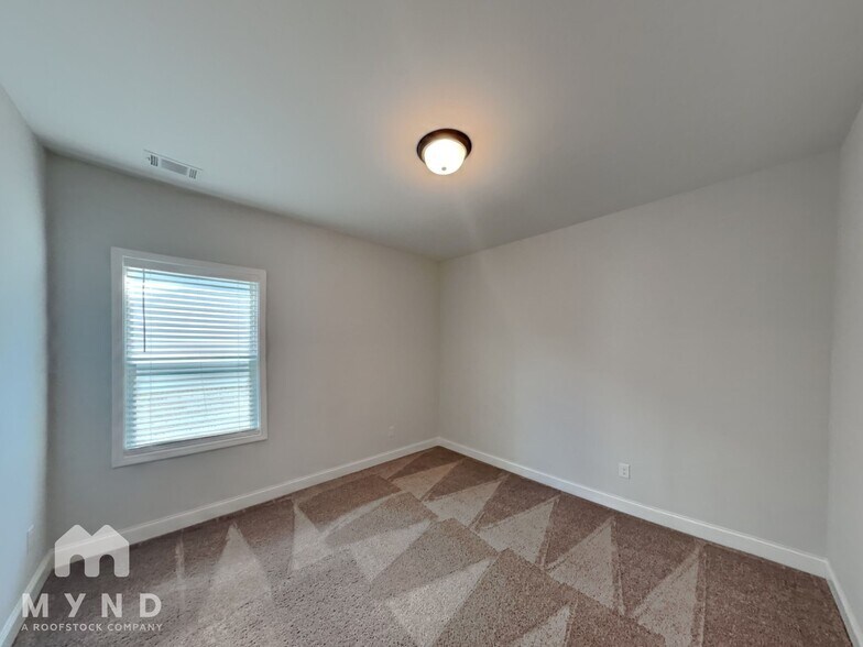Building Photo - 2555 Whistler Wy NE