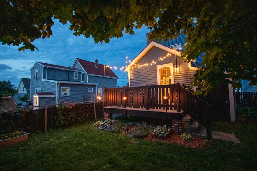 Building Photo - 62 Thorndike St