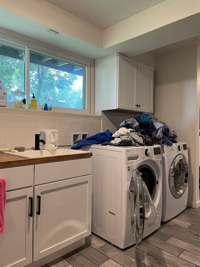 Building Photo - 1721 N High Point Rd