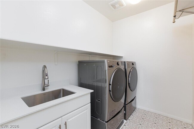 Building Photo - 10117 Heron Lake Ave