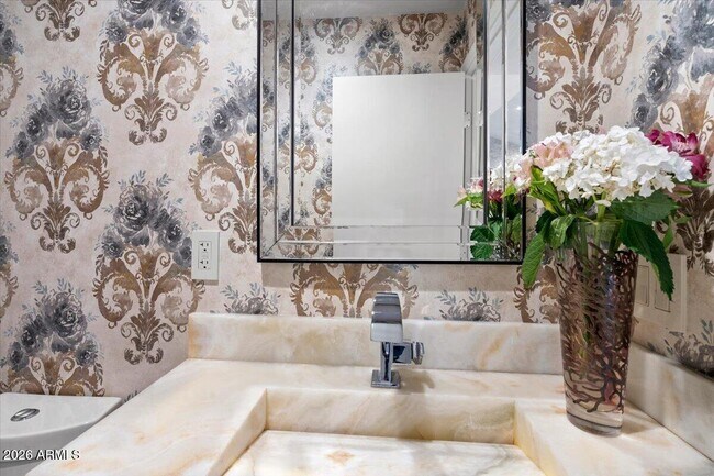 Building Photo - 7922 E Crestwood Way