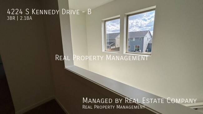 Building Photo - 4224 S Kennedy Dr