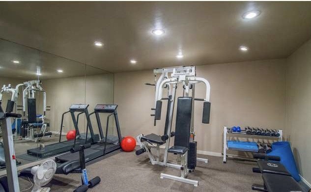 indoor gym - 4313 Van Nuys Blvd