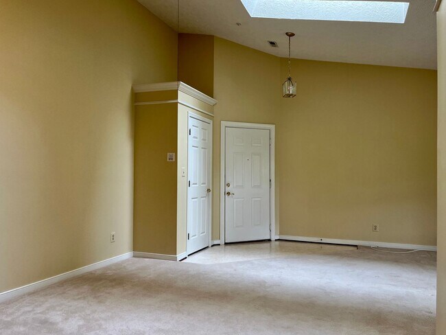 Building Photo - 1717 Landmark Dr
