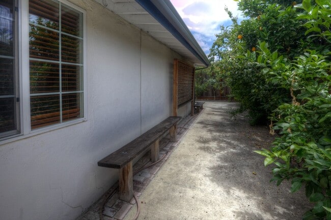 Building Photo - Spacious 3 bed/2bath home in Southgate Hay...