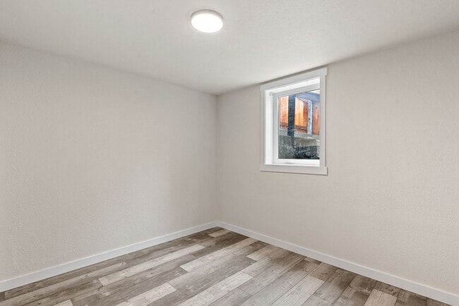 Building Photo - 460 N James Ave