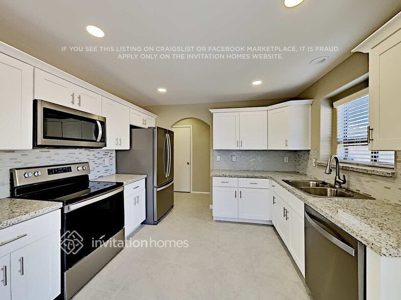 Building Photo - 16152 W Moreland St