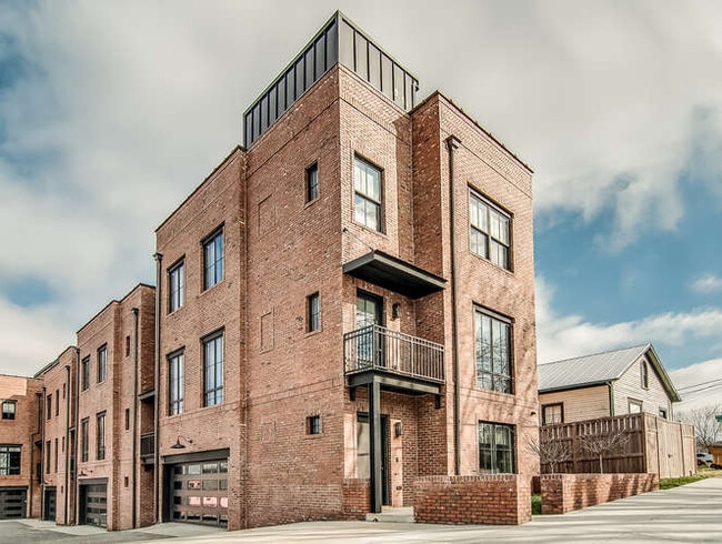 Building Photo - 446 Humphreys St