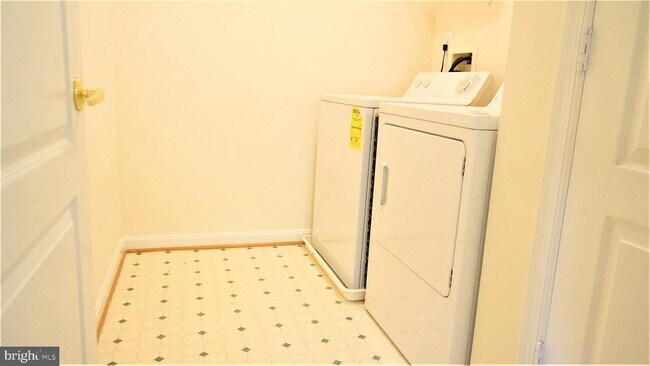 Building Photo - 12195 Abington Hall Pl