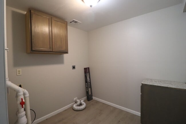 Building Photo - Charming 3 bedroom home on Corner Lot!