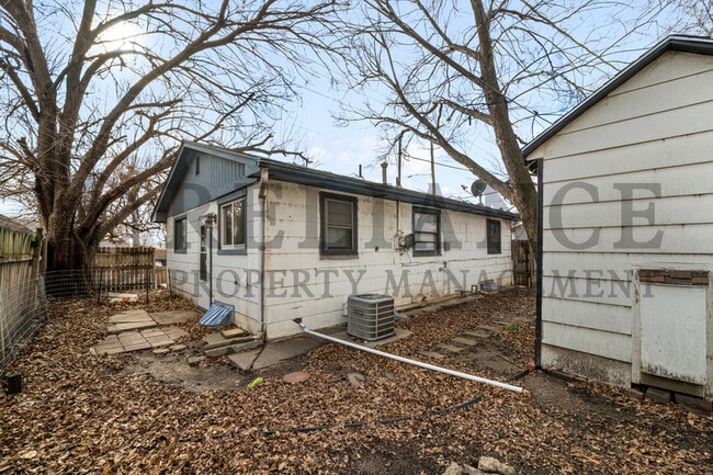 Building Photo - 2118 E 1st St N