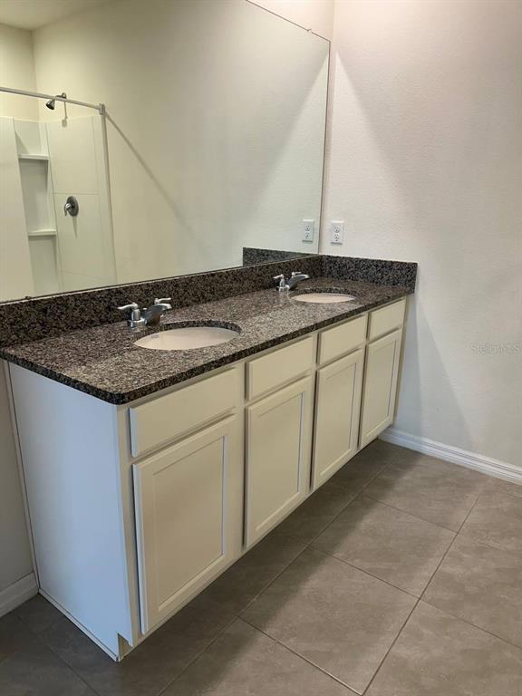 Building Photo - 513 Nicken Grove