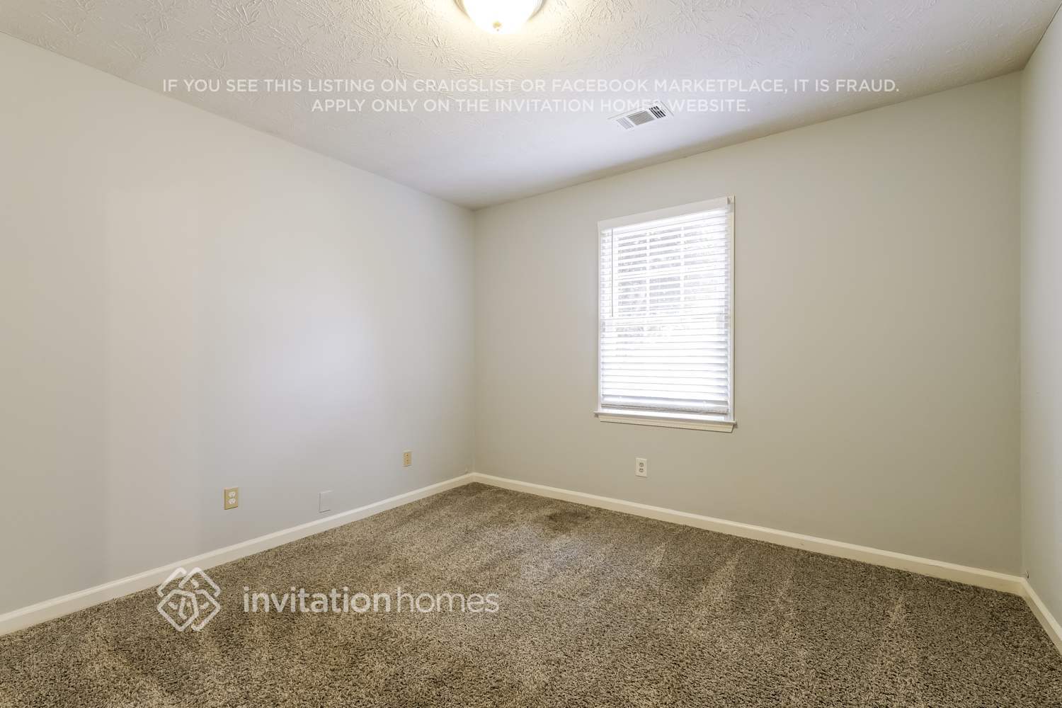 Building Photo - 1002 Providence Way