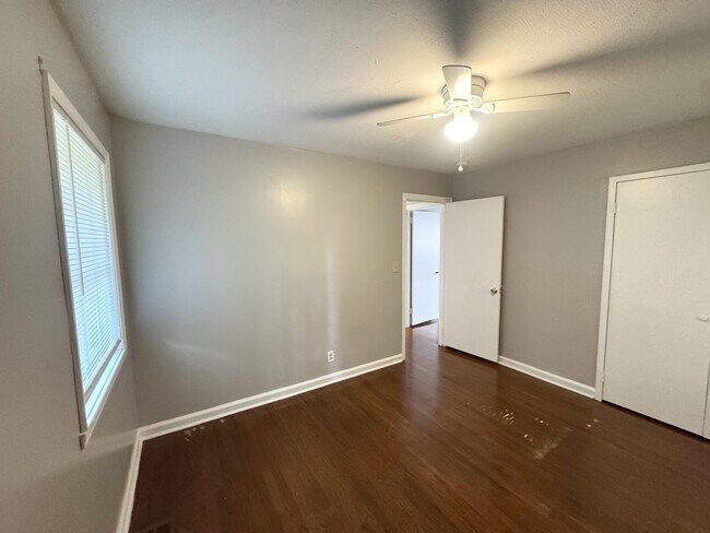 Building Photo - 1523 Canterbury Rd