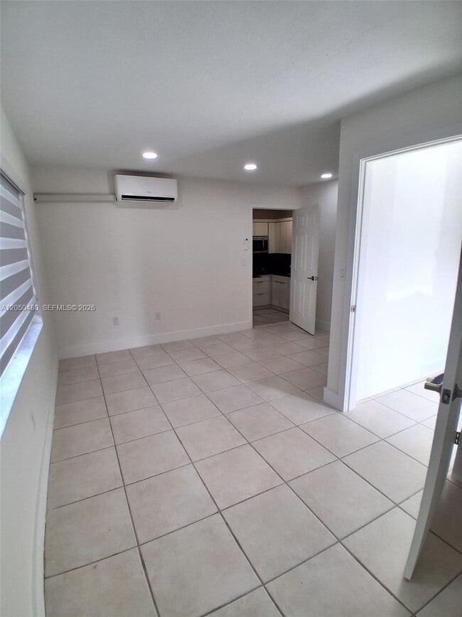 Building Photo - 1231 SW 136th Pl