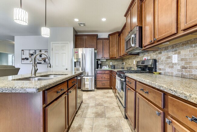 Building Photo - 17716 W Cedarwood Ln