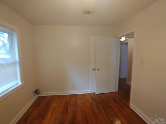 Building Photo - 203 Brigadier St